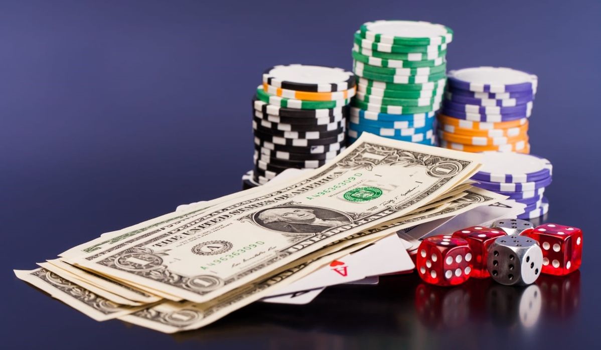 Diamond Reels Casino کیسینو میں سلاٹ کھیلنا شروع کریں۔